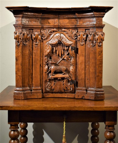 Antiquités - Tabernacle en noyer sculpté, Baroque Romain dèbut XVIIe